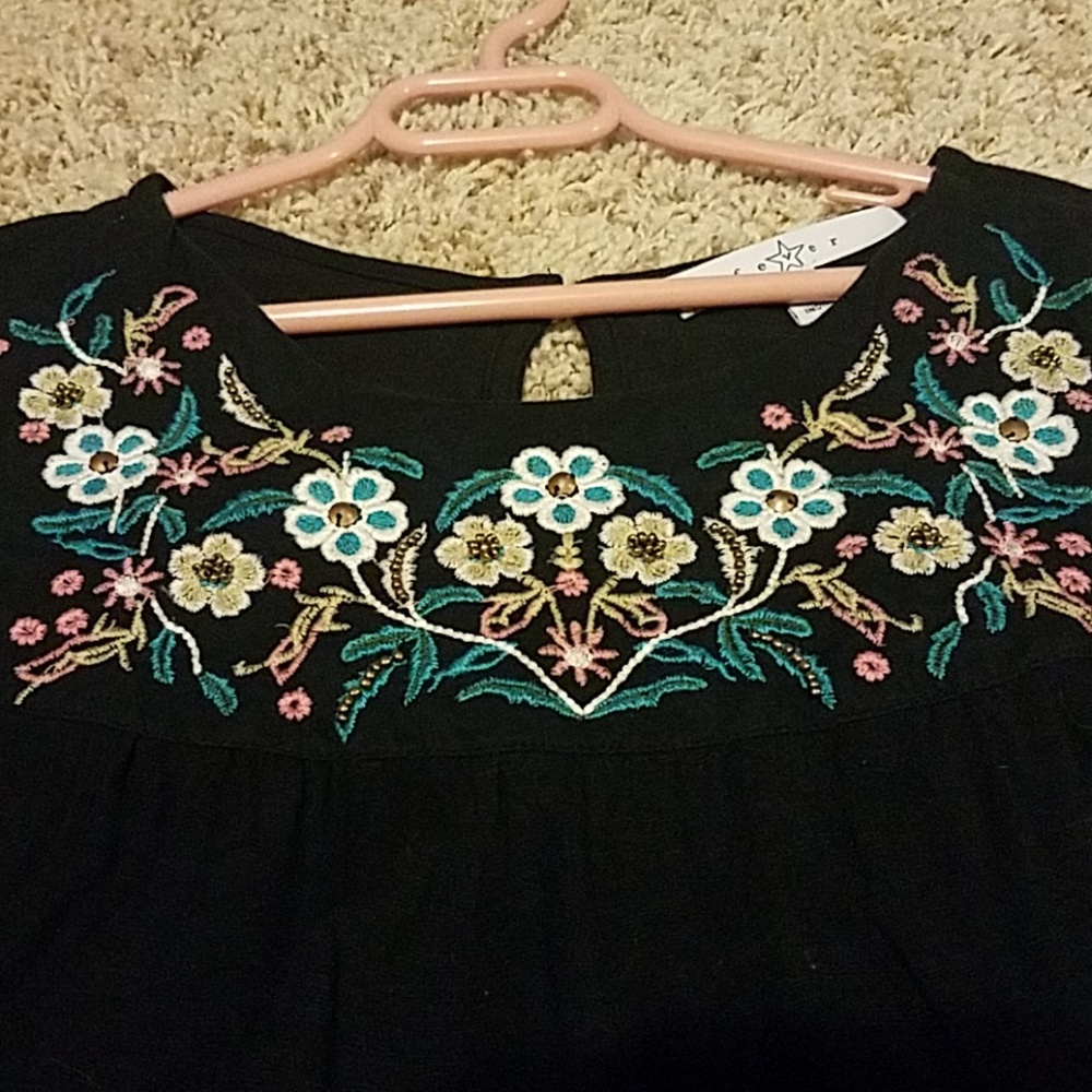 Embroidered Tank Top - Picture 2 of 5